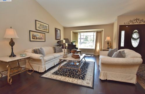19052 Mount Lassen Dr, Hayward, CA 94552-1921