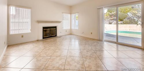 934 Gallery Dr, Oceanside CA  92057-7917 exterior