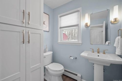 385 Saw Mill River Rd, Yorktown Hgts NY  10598-6131 exterior