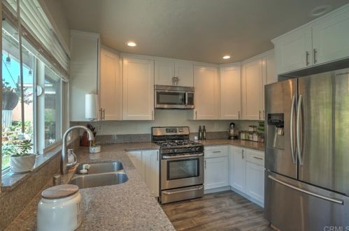 5852 Division St, San Diego, CA 92114-6431