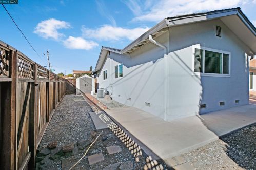 11655 Betlen Dr, Pleasanton CA  94568-2715 exterior