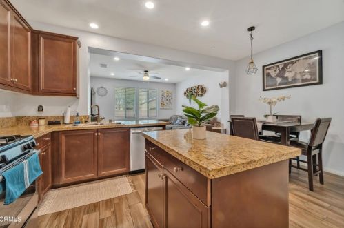 28778 Calle De La Paz Dr, Santa Clarita CA  91354-3006 exterior