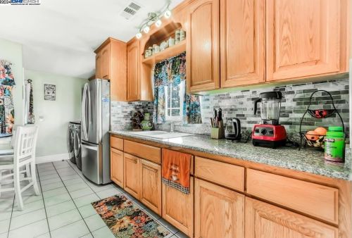 2708 Humboldt Ave, Oakland CA  94602-3635 exterior