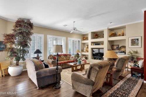 4583 Nightingale Ln, Gilbert, AZ 85298-5332