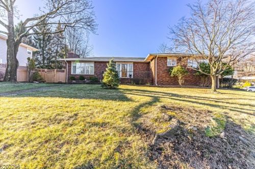 262 Overmount Ave, West Paterson NJ  07424-3284 exterior