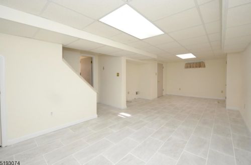 32 Winslow Pl, West Paterson NJ  07424-2924 exterior