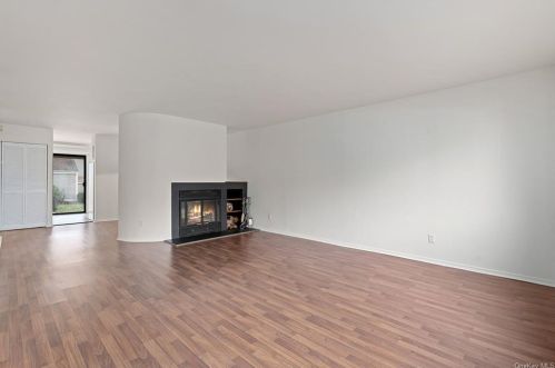 32 Bittersweet Ln, Lewisboro, NY 10590-2422