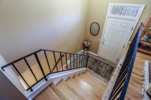 33 Sunset Hill Rd, Brookfield Center CT  06804-3448 exterior