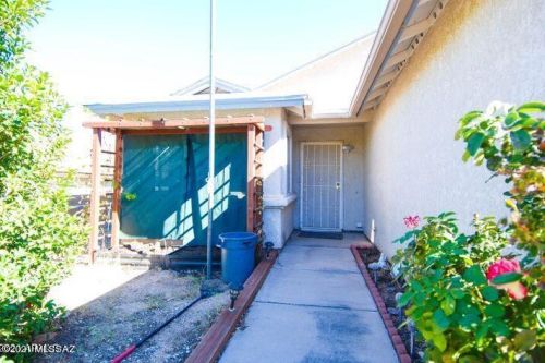 613 Mesquite St, Mescal, AZ 85602-7093