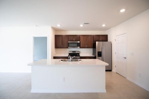 106 12th Pl, Cape Coral, FL 33990-1745