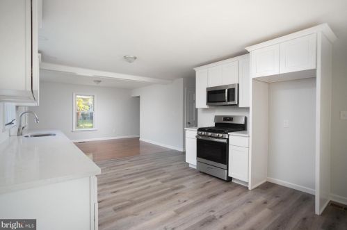 4 Locust Ave, Columbus NJ  08022-9504 exterior