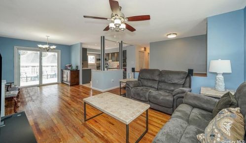 452 Outlook Ave, Babylon NY  11704-4312 exterior