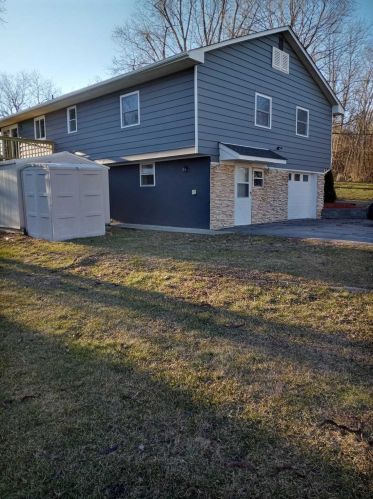 3 Crosby Ct, Fishkill NY  12524-2101 exterior