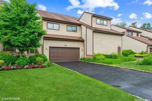 66 The Gln, Muttontown, NY 11545-2254
