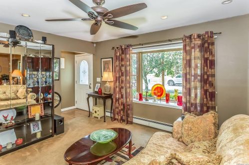 129 Stewart St, Floral Park NY  11003-2340 exterior