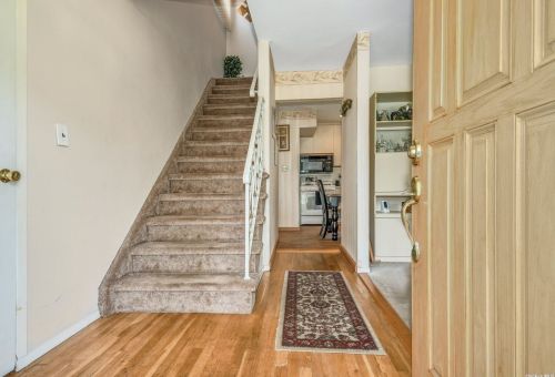 4 Dedham Pl, San Remo, NY 11754-4024