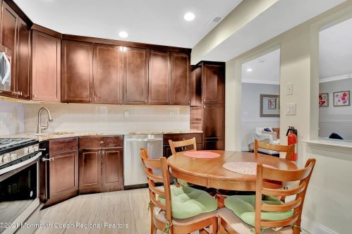 251 Tulip Ln, East Freehold NJ  07728-4033 exterior