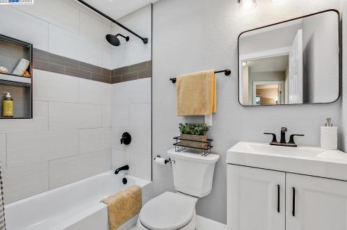 1681 Spruce St, Livermore CA  94551-1919 exterior