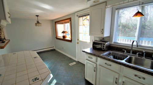 17 Shr Dr, Raymond NH 03077-1313 exterior