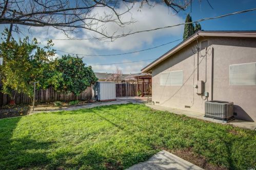 615 Almond St, Liberty Farms CA  95620-2705 exterior