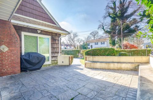 61 Grove Rd, San Remo NY  11754-3325 exterior