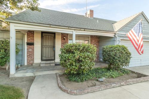 3220 Bellaire Way, Fresno, CA 93726-4428