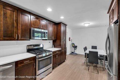 955 Hearthstone Dr, Lakewood NJ  08701-5513 exterior