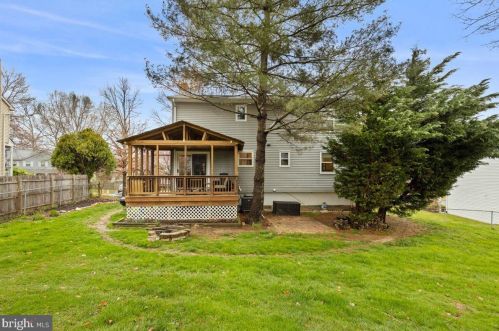 5593 Neddleton Ave, Woodbridge VA  22193-4156 exterior