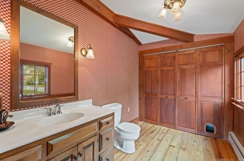 1305 Main St, Wapping CT  06074-2454 exterior