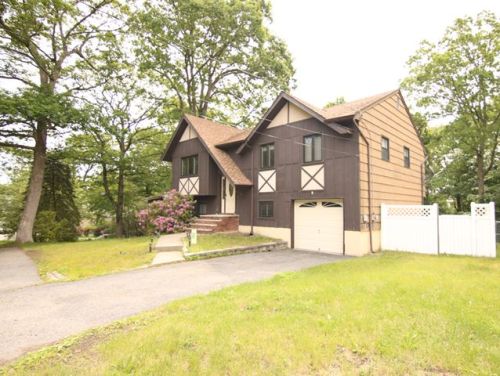 303 Dupont Ave, Hopatcong, NJ 07843-1751