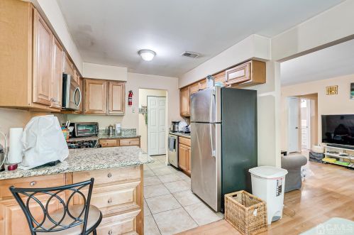 1511 Green Hollow Dr, Iselin NJ  08830-2946 exterior