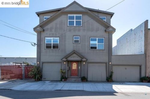 2821 Chapman St, Oakland, CA 94601-2133