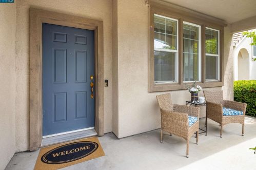 1082 Chesapeake Dr, West Pittsburg, CA 94565-4490