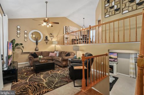 5344 Satterfield Dr, Woodbridge VA  22193-3408 exterior