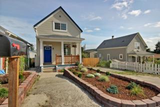1433 Harrison St, Tacoma, WA 98404-3923