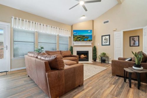 921 Forest Creek St, Fort Worth, TX 76126-2794