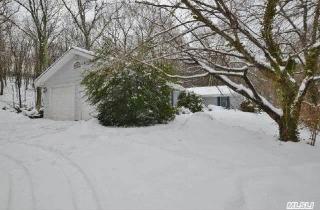 15 Overbrook Dr, Center Port, NY 11721-1729