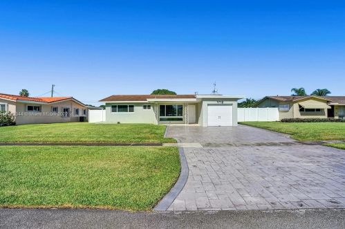 1712 44th Ave, Hollywood FL  33021-4200 exterior