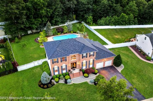 142 Serpentine Dr, Morganville NJ  07751-1400 exterior