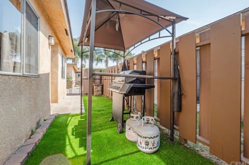 15155 Woodruff Pl, Bellflower CA  90706-4067 exterior