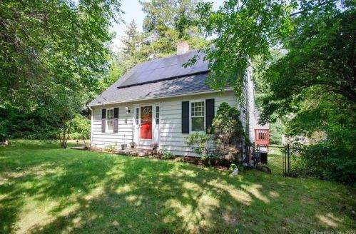 580 Skiff St, North Haven, CT 06473-3065