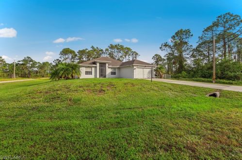 1039 Green Field St, Lehigh Acres, FL 33974-2527