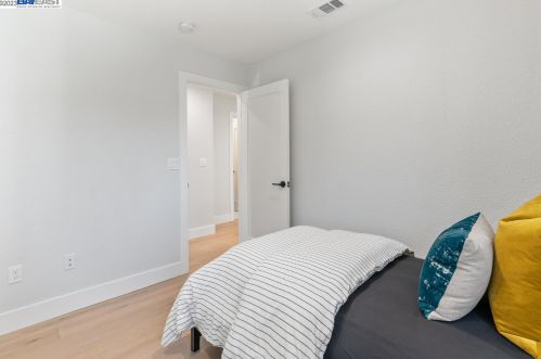 7298 Tamarack Dr, Pleasanton CA  94568-1749 exterior