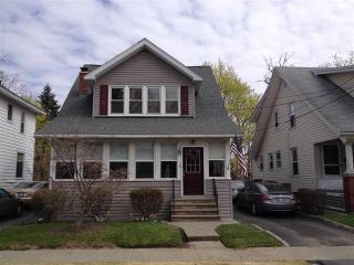 16 Glenwood Rd, Albany, NY 12204-2407