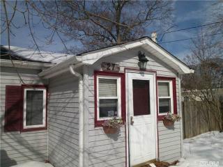 27 Ferndale Ave, Selden, NY 11784-3007