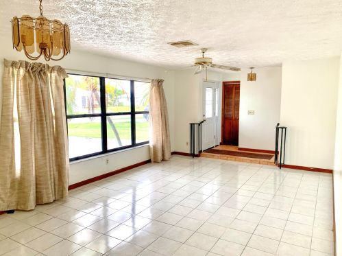 2873 Nance St, Fort Pierce, FL 34984-8906
