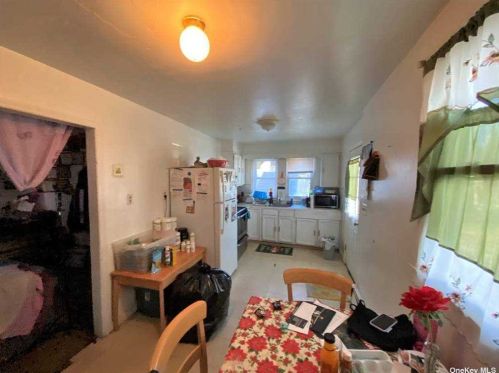 55 Railroad St, Huntington Station NY  11746-1230 exterior