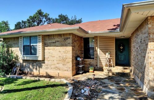 215 Pin Oak Dr, Georgetown TX  78628-8978 exterior
