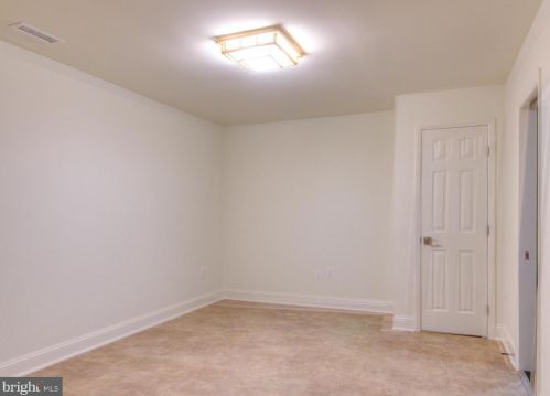 12127 Captiva Ct, Herndon VA 20191-1205 exterior