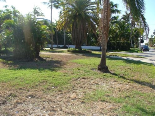 230 10th Ave, Naples, FL 34120-0020